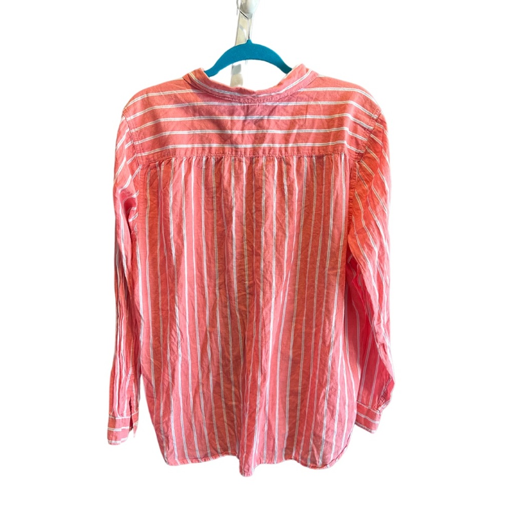 COLOR OF 2024 Peachy Salmon Stripe Old Navy Button Up with white and blue accent